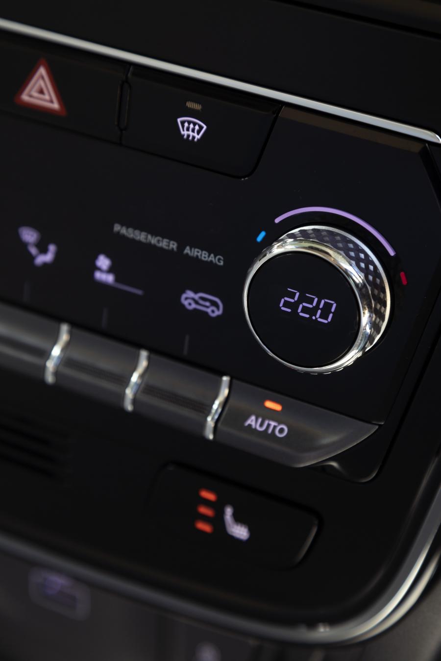 Детали интерьера SsangYong Tivoli Ultimate 2020 года  (UK) (фото 53 из 63)
